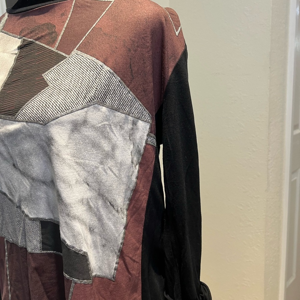 Abstract Pattern Long Sleeve Top - image 3